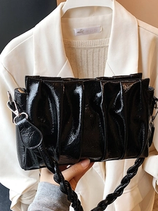 Sac à Épaule Femme Froncé en Cuir PU Brillant Sac Nuage Poignée Tressée Chaîne en Métal Sac Sous le Bras Sac à Main Mode