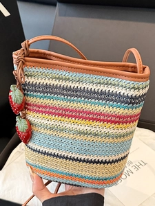 Vintage Regenbogen Gestreift Stroh Gewebt Schultertasche Für Damen Sommer Urlaub Mode Beuteltasche Mit Erdbeere Anhänger