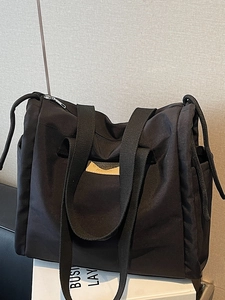 Minimalist large capacity black canvas tote bag for women with leather tag details