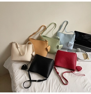 Collection of retro bucket bags in six colors with leather texture and heart charms