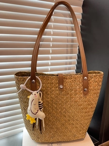 Handmade Woven Straw Tote Bag Large Capacity Shoulder Bag With Leather Handle Retro Beach Vacation Bag For Women