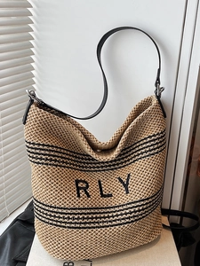 Sac cabas en paille de style français avec rayures noires et lanières en cuir chic
