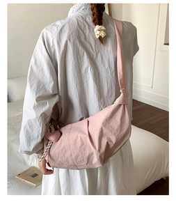 Pink large capacity crossbody dumpling bag with heart pendant and soft knotted shoulder strap