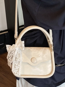 Petit sac bandoulière crème chic avec décoration en dentelle et boucle circulaire