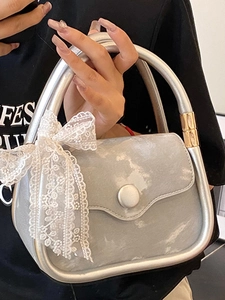 Sac à main élégant gris argenté en velours avec poignée en U et nœud en dentelle