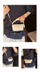 Détail du mini sac oreiller blanc avec poignées nuage et imprimé Helahe Cute jaune