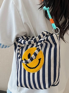 Sac fourre-tout en toile à rayures bleues et blanches avec écusson smiley jaune