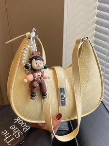 Women Retro Crinkled PU Leather Hobo Shoulder Bag Minimalist Underarm Bag With Cartoon Doll Charm And Artificial Pearl Chain