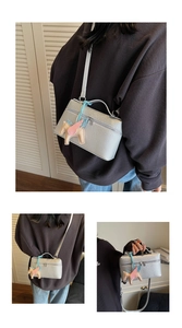 Borsa a scatola argento con grana litchi e ciondolo a cavallo, stile a tracolla e a mano
