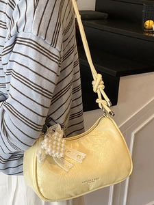 Fashionable light yellow cloud bag with pleated texture and pearl heart charm