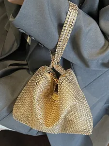 Sac à main étincelant en strass avec structure triangle et poignée diamantée chic