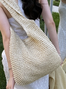 Borsa tote in paglia intrecciata a mano color crema per lo stile mare estivo
