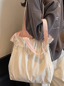 Borsa tote in seersucker da donna con spalline a quadretti rosa e dettaglio coulisse