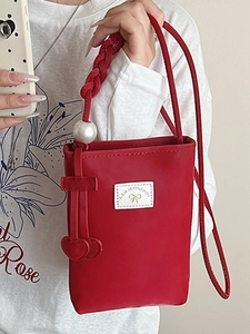 Mini sac carré rouge en cuir PU avec charms perle et cerise et bandoulière tissée