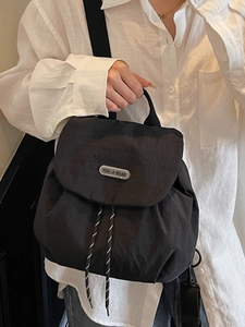 Zaino minimalista in nylon nero con coulisse a contrasto e grande capacità