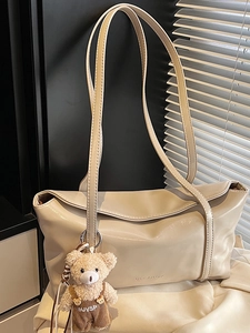 Borsa a Spalla da Donna Minimalista in Pelle PU Lucida Borsa Tote Casual di Grande Capacità Con Ciondolo a Orsetto