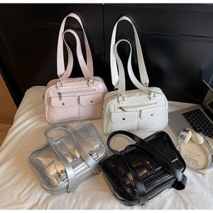 Detailed display of vintage PU leather tote bags in pink, white, silver, and black colors