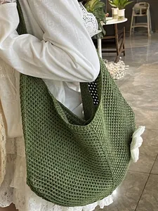 Grand sac à bandoulière tressé vert avec fleur 3D blanche pour les vacances à la plage
