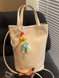 Sac Seau En Cuir PU Femmes Chic Urbain Sac À Main Avec Charm Dessin Animé Chaîne Künstliche Perles Épaule Bandoulière Magnétique