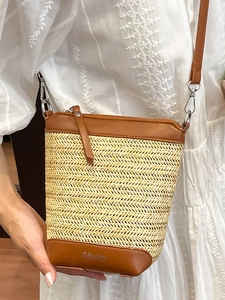 Böhmische gewebte Beuteltasche für Damen mit Lederbesatz und verstellbarem Riemen