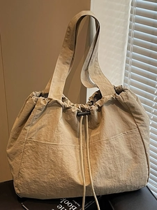 2025 New Large Capacity Waterproof Nylon Drawstring Crinkled Shoulder Bag Casual Travel Tote Bag With Pockets For Women