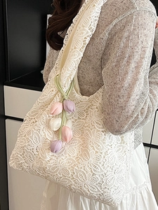 Sac fourre-tout en dentelle blanche avec pendentifs tulipes, idéal pour l'été chic