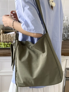 Grande borsa tote in nylon verde oliva Elegante borsa a tracolla per il pendolarismo