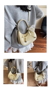 Détails du sac demi-lune beige avec nœud décoratif et breloque en dentelle et perles
