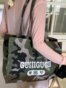 Camo canvas tote bag with 86 graphic print, stylish large capacity shoulder bag for women
