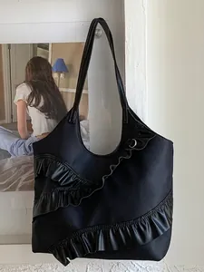 Schicke schwarze Schultertasche mit Rüschendesign im minimalistischen koreanischen Modestil