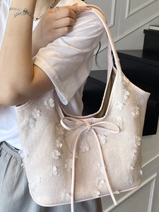 Pink retro tote bag with 3D white flower appliqués and leather bow detail on shoulder