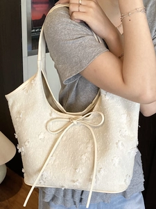 Off-white pleated tote bag with 3D floral petals and chic bow tie for daily commuting