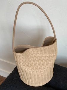 Women Minimalist Woven PU Leather Shoulder Bag Retro Large Capacity Commuting Tote Bucket Bag Fashion Casual Underarm Handbag