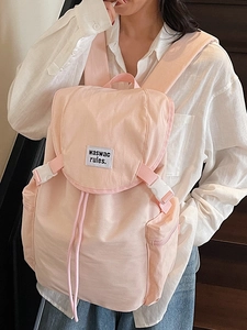 Sac à dos à rabat en nylon rose clair avec boucle blanche tendance pour femme