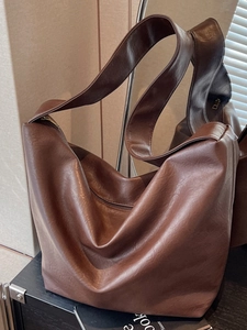 Women Large Capacity PU Leather Tote Bag Soft Slouchy Shoulder Bag Minimalist Commuter Handbag Hobo Bag With Zipper Closure