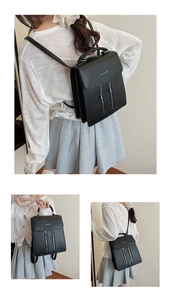 Détail du sac à dos en cuir noir avec double fermeture éclair et pendentif perle