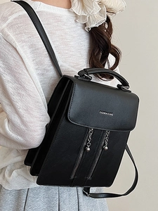 Sac à dos minimaliste en cuir PU noir avec fermeture à rabat et fermetures éclair décoratives