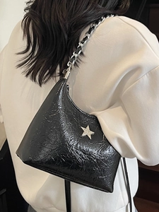 Sac à bandoulière noir style français avec design étoile brillante et chaîne