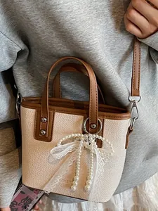 Elegante beige Beuteltasche mit braunem Rand, Spitzen-Schleife und Perlen für Damen