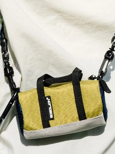 Mini sac cylindrique en nylon multicolore avec sangle outdoor et crochet en plastique