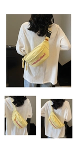 Trois vues d'un sac bandoulière jaune brodé porté par un mannequin en mode décontracté