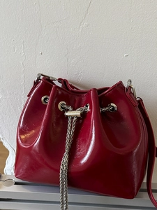 Glossy PU Leather Bucket Bag For Women Fashion Silver Chain Drawstring Shoulder Bag Versatile Crossbody Bag Daily Niche Handbag
