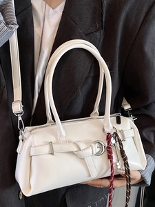 Sac à main carré blanc minimaliste avec poignées et breloque en cordon tressé pour femme