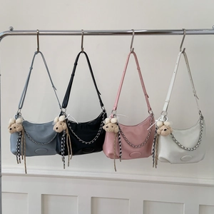 Minimalist large capacity tote bag in four colors with chain and bear pendant