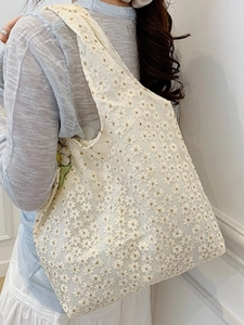 Off-white lace tote bag with daisy floral embroidery for women's daily beach casual style