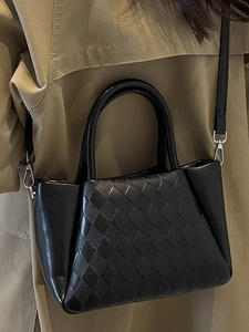 Chic black quilted crossbody bucket bag with round handle for women's summer fashion