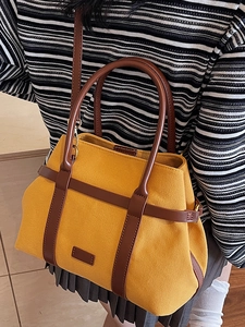 Sac seau chic en toile jaune moutarde avec bordure en cuir marron pour femmes élégantes