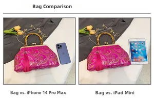 Confronto dimensioni della borsa ricamata fucsia con manico in bambù rispetto a iPhone e iPad