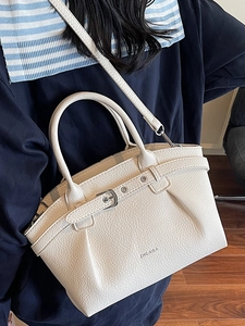 Chic off-white pleated bucket bag in lychee pattern leather with stylish silver buckle