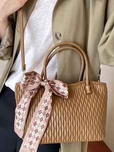 Caramel pleated tote bag with scarf and wave texture for fashionable commuting women